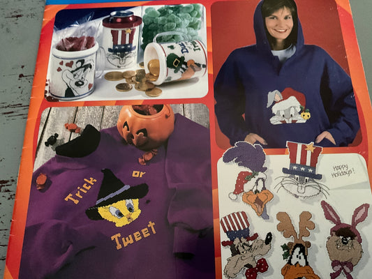 Leisure Arts Looney Tunes The Official Holiday Cross Stitch Book