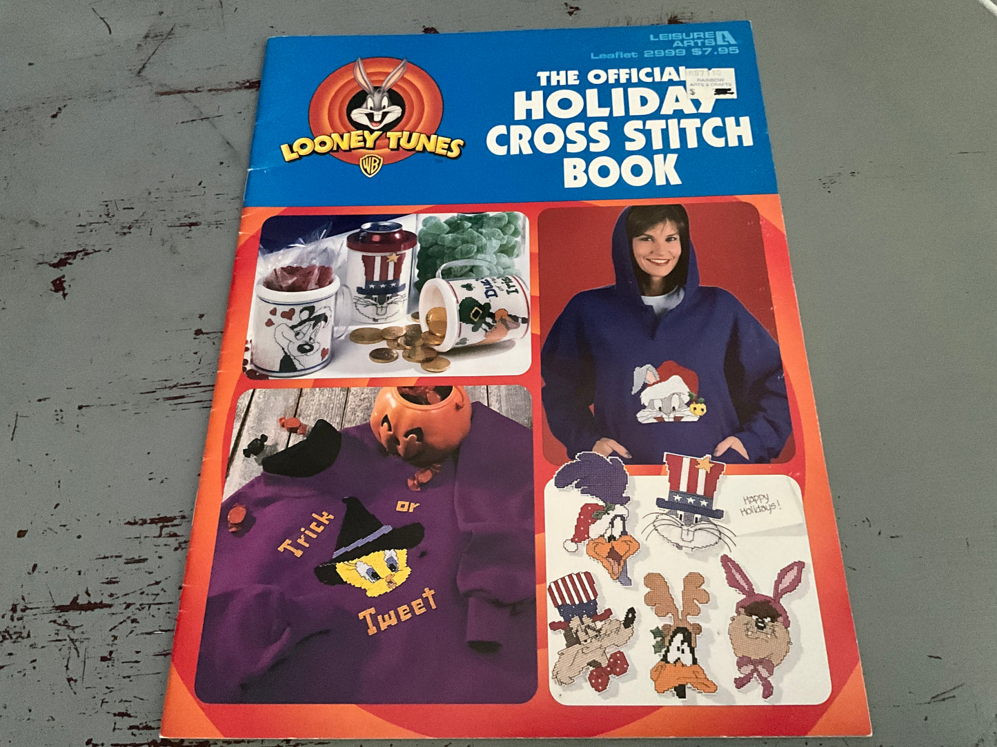 Leisure Arts Looney Tunes The Official Holiday Cross Stitch Book