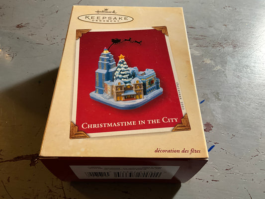 Hallmark Christmastime in the City.2003 Keepsake Ornament QXG8817