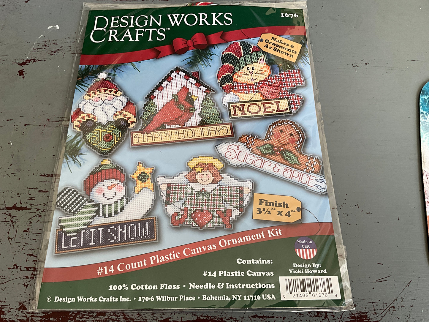 Design Works Crafts 14 count plastic canvas ornaments kit 1676