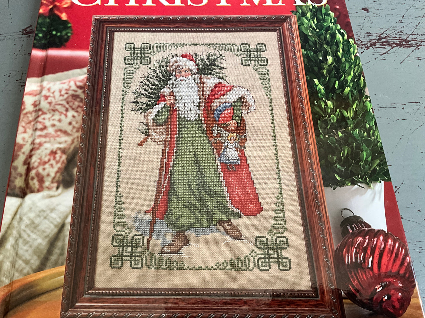 Craftways A Cross-Stitch Christmas Handmade Memories hardcover book in like new condition!