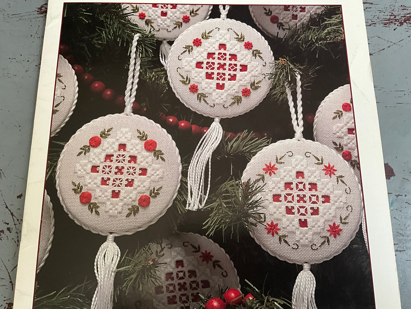 Heirloom Christmas Linda Driskell Hardanger Snowflakes & Christmas Flowers counted cross stitch chart