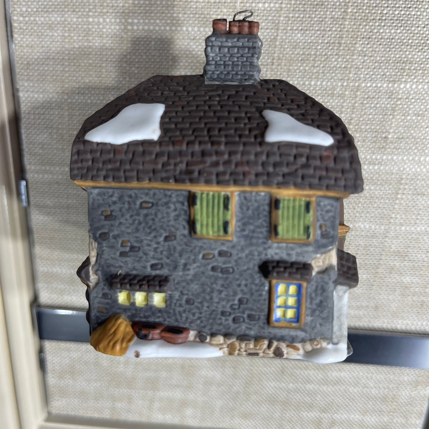 Department 56 John Falstaff Inn vintage 1996 Christmas ornament