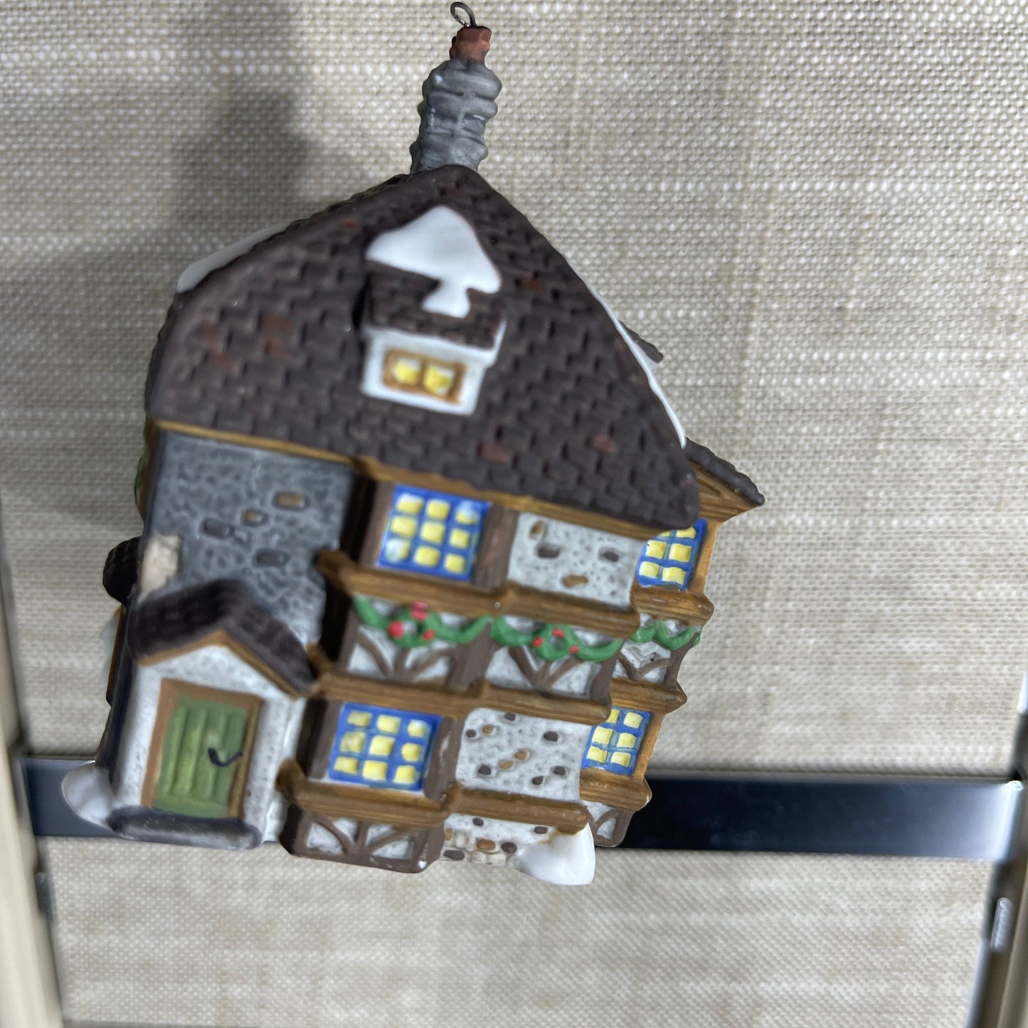 Department 56 John Falstaff Inn vintage 1996 Christmas ornament