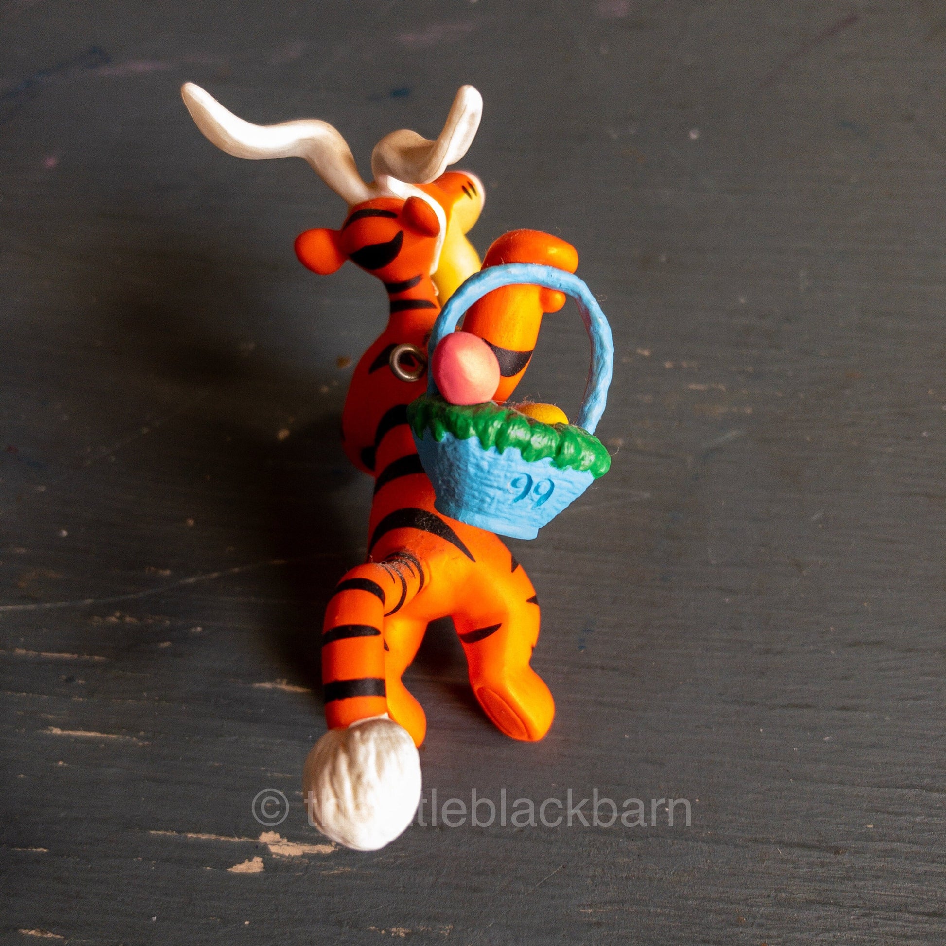 Hallmark, Tiggerific Easter Delivery, Dated 1999, Winnie the Pooh Easter Keepsake Ornament, QEO8359