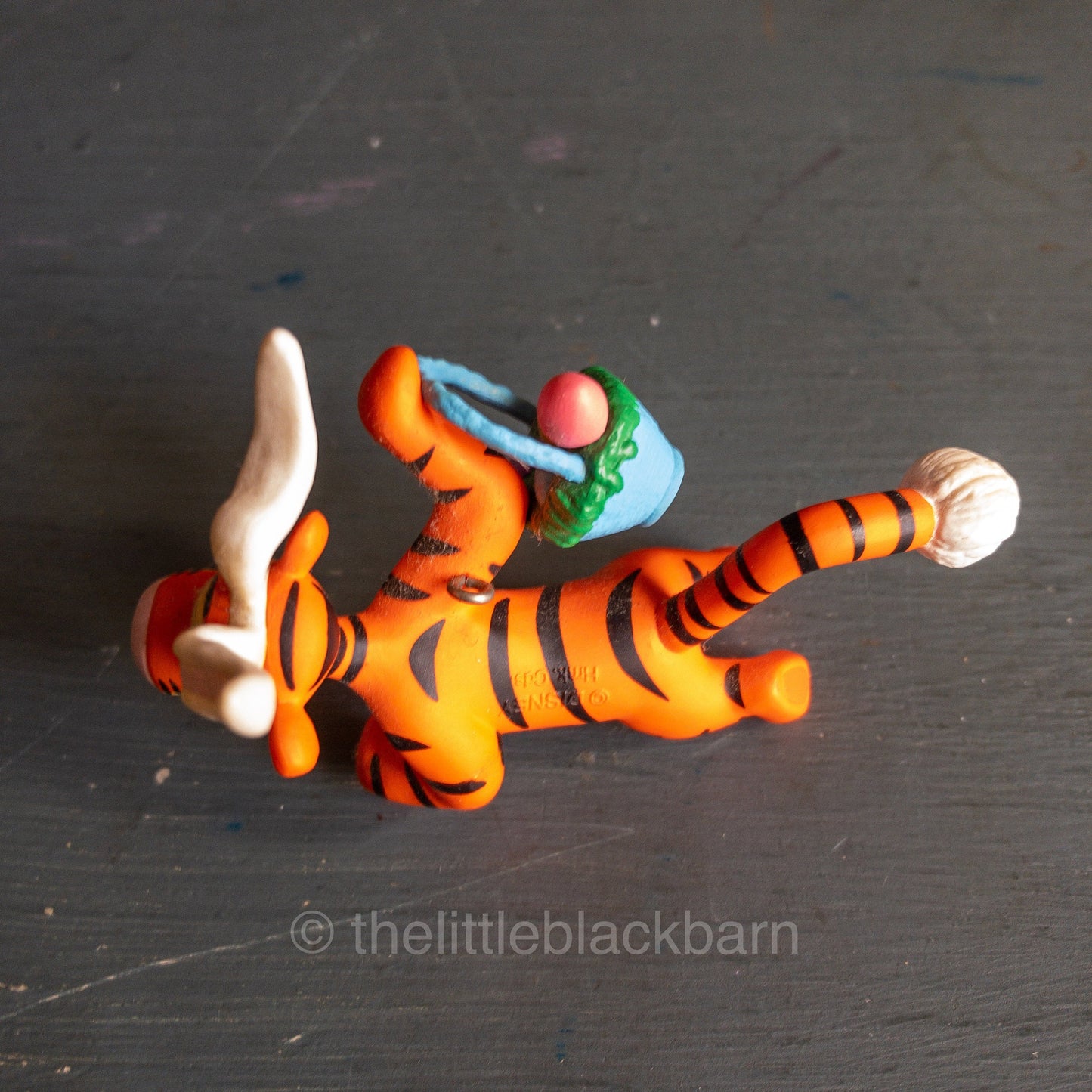 Hallmark, Tiggerific Easter Delivery, Dated 1999, Winnie the Pooh Easter Keepsake Ornament, QEO8359