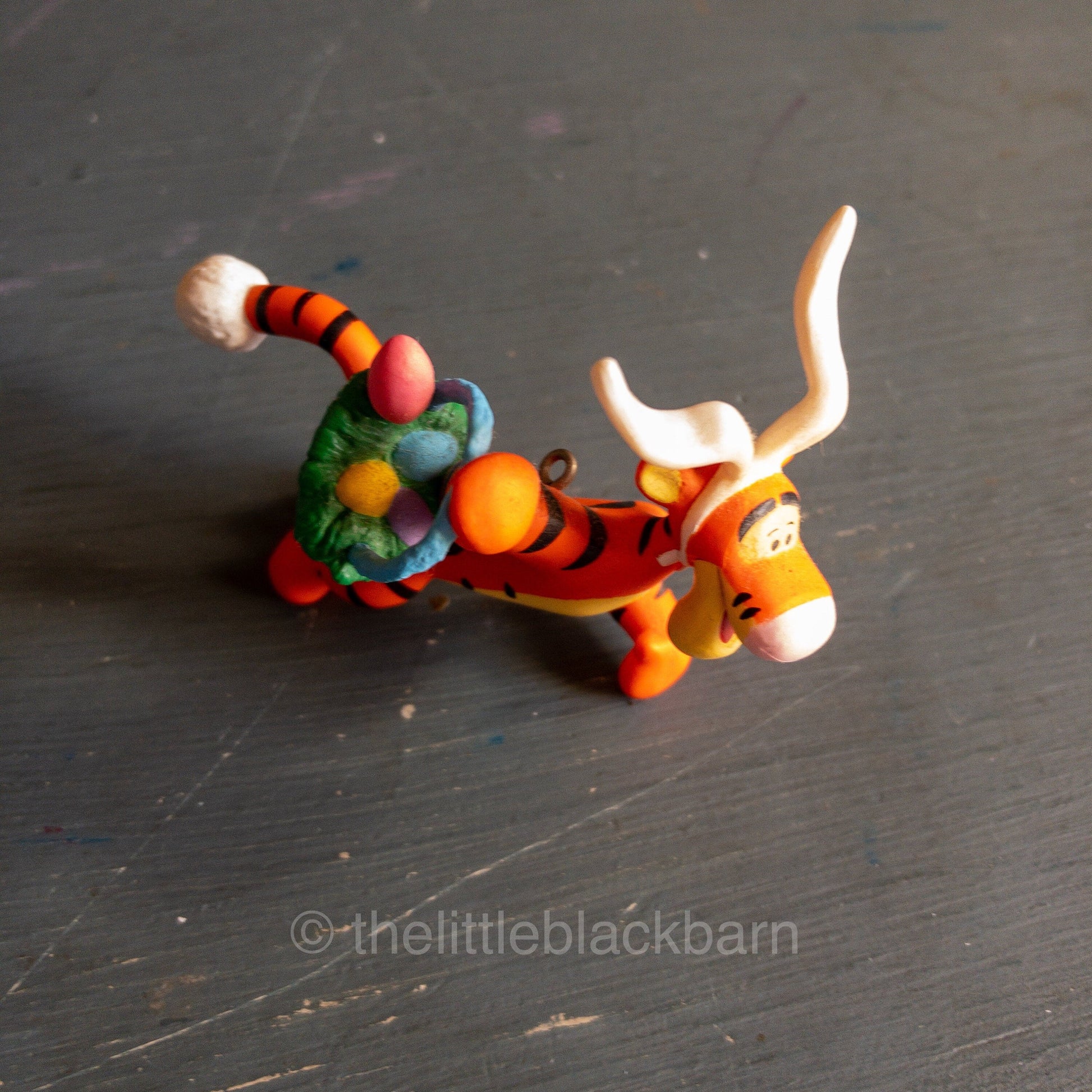 Hallmark, Tiggerific Easter Delivery, Dated 1999, Winnie the Pooh Easter Keepsake Ornament, QEO8359
