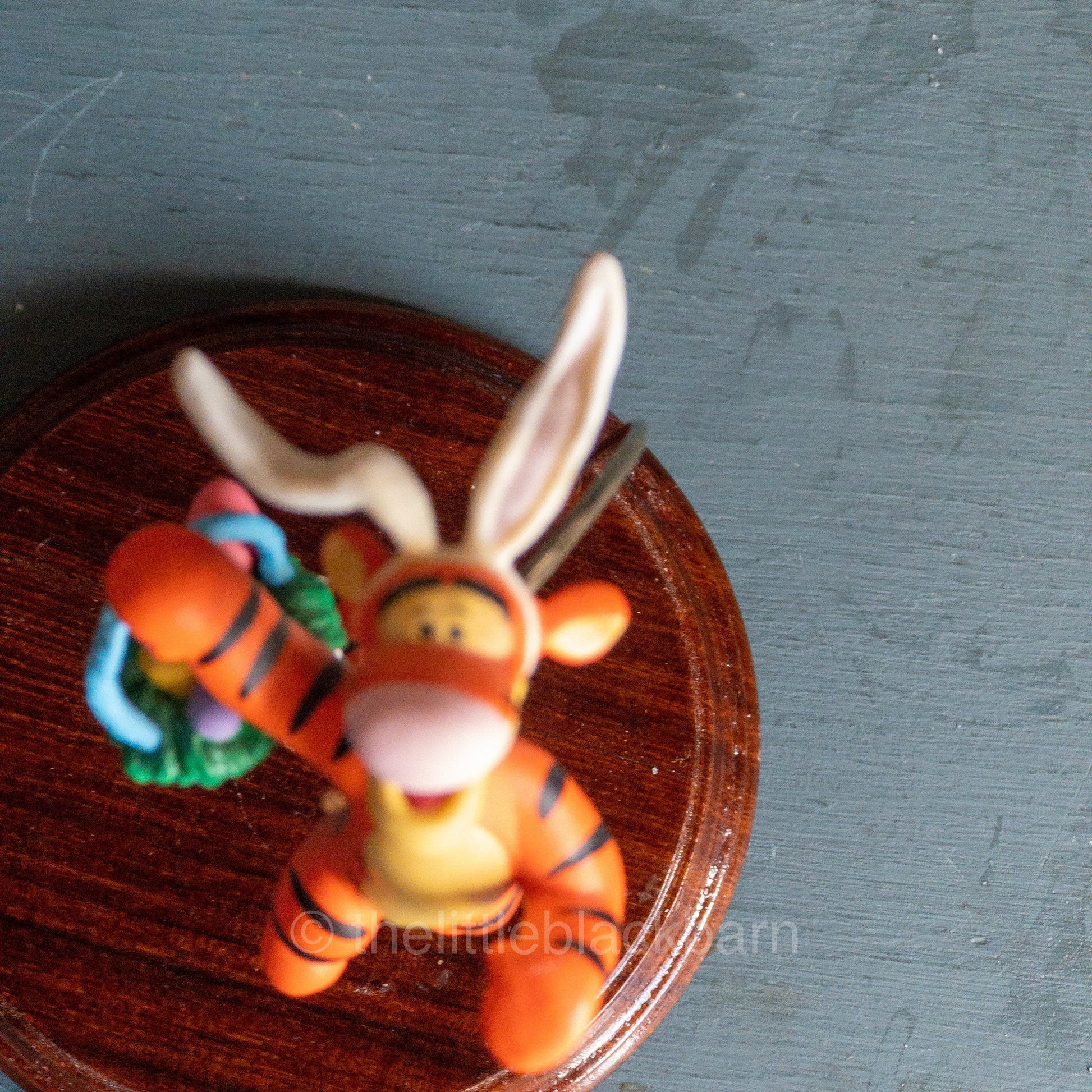 Hallmark, Tiggerific Easter Delivery, Dated 1999, Winnie the Pooh Easter Keepsake Ornament, QEO8359