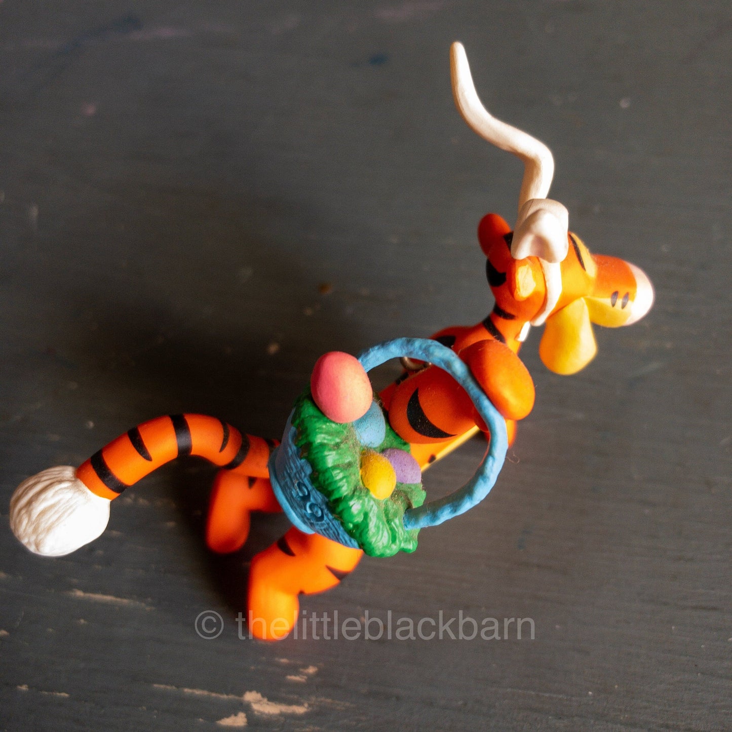 Hallmark, Tiggerific Easter Delivery, Dated 1999, Winnie the Pooh Easter Keepsake Ornament, QEO8359