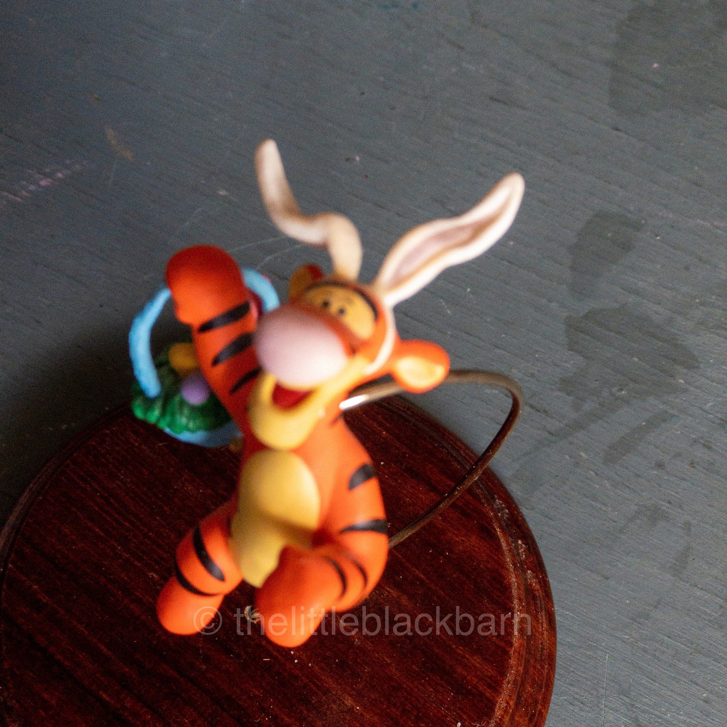 Hallmark, Tiggerific Easter Delivery, Dated 1999, Winnie the Pooh Easter Keepsake Ornament, QEO8359