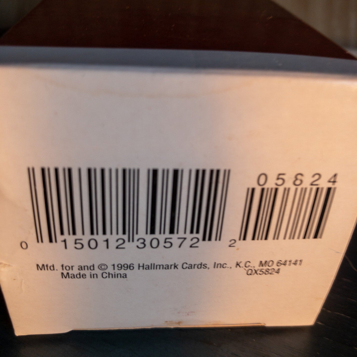 Hallmark, Mom, Dated 1996, Keepsake Ornament, A Mom is a Special Gift