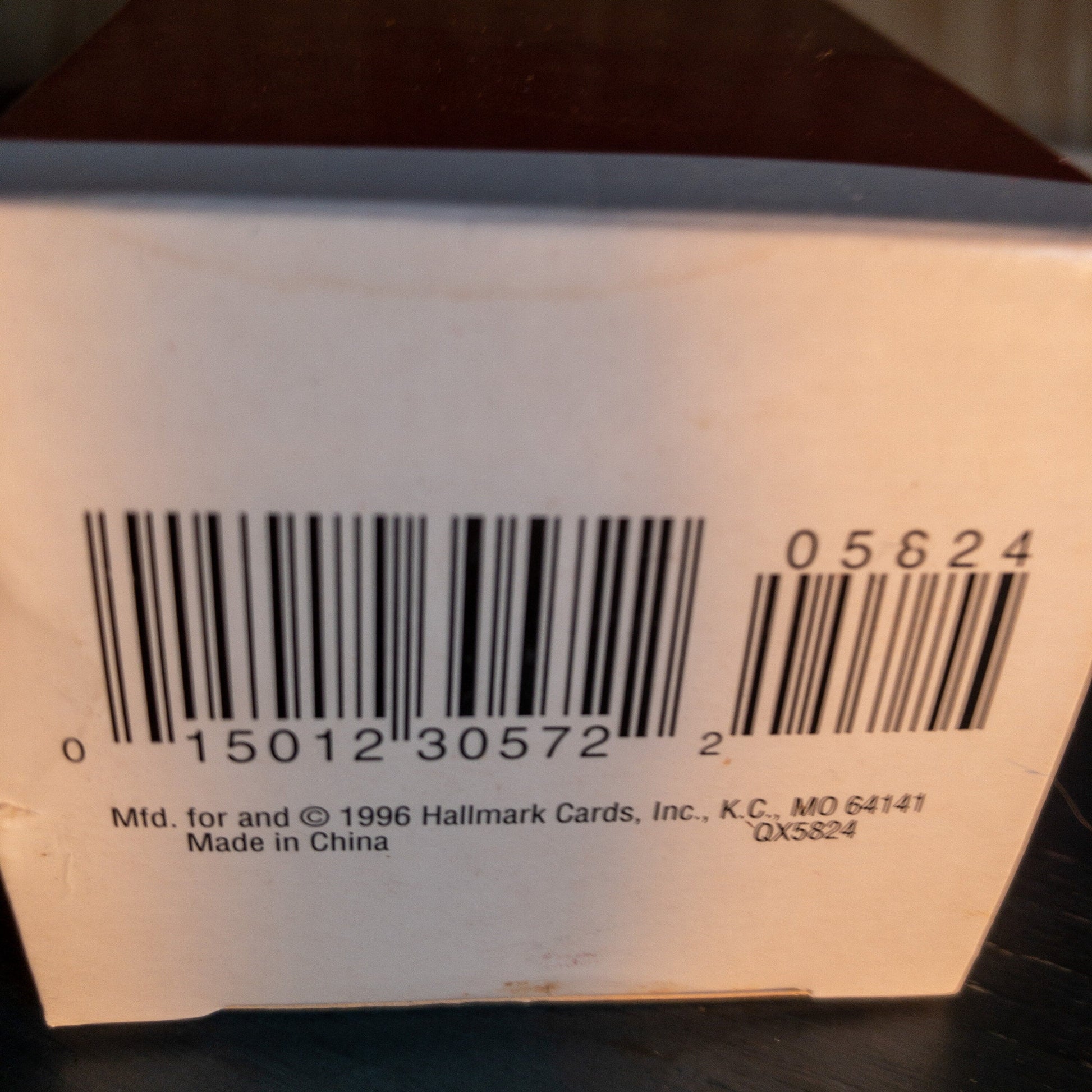 Hallmark, Mom, Dated 1996, Keepsake Ornament, A Mom is a Special Gift