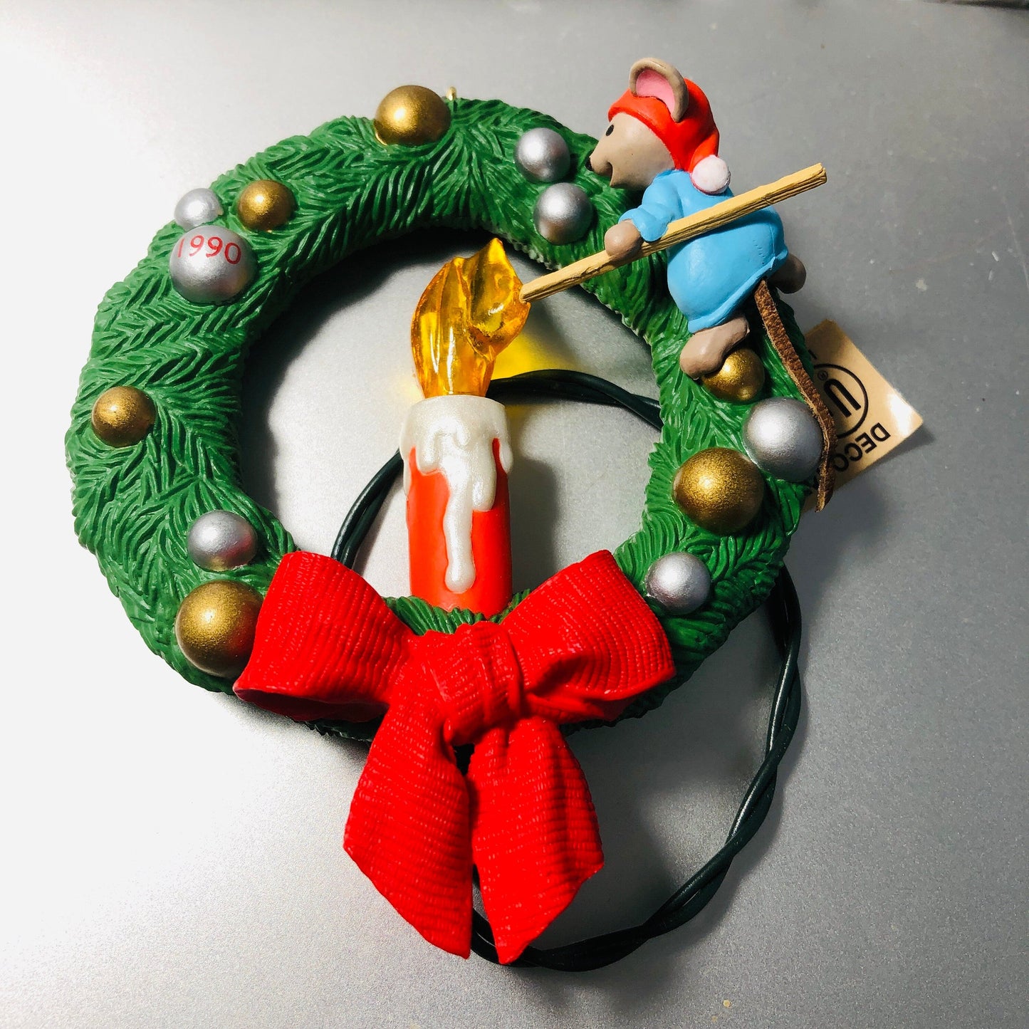 Hallmark, Chris Mouse Wreath, Vintage 1990, Keepsake Ornament, QLX729-6, Magic Light