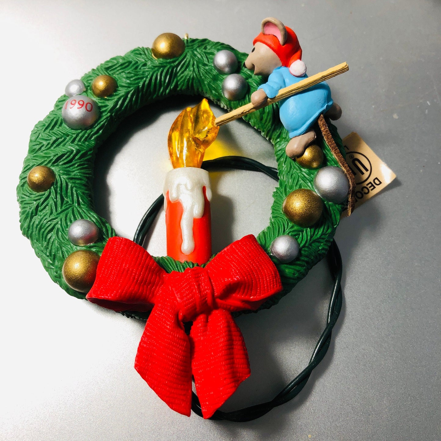 Hallmark, Chris Mouse Wreath, Vintage 1990, Keepsake Ornament, QLX729-6, Magic Light