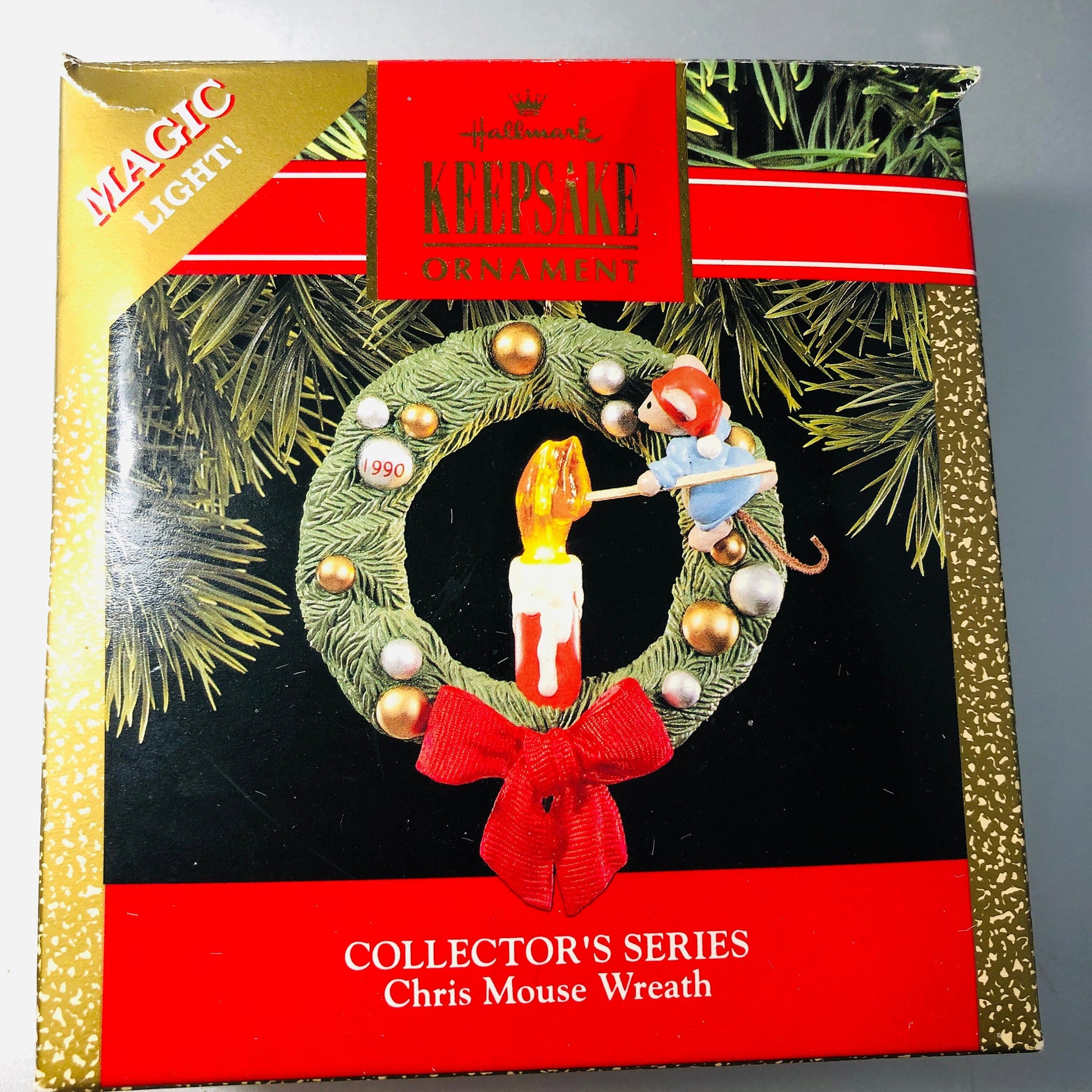 Hallmark, Chris Mouse Wreath, Vintage 1990, Keepsake Ornament, QLX729-6, Magic Light