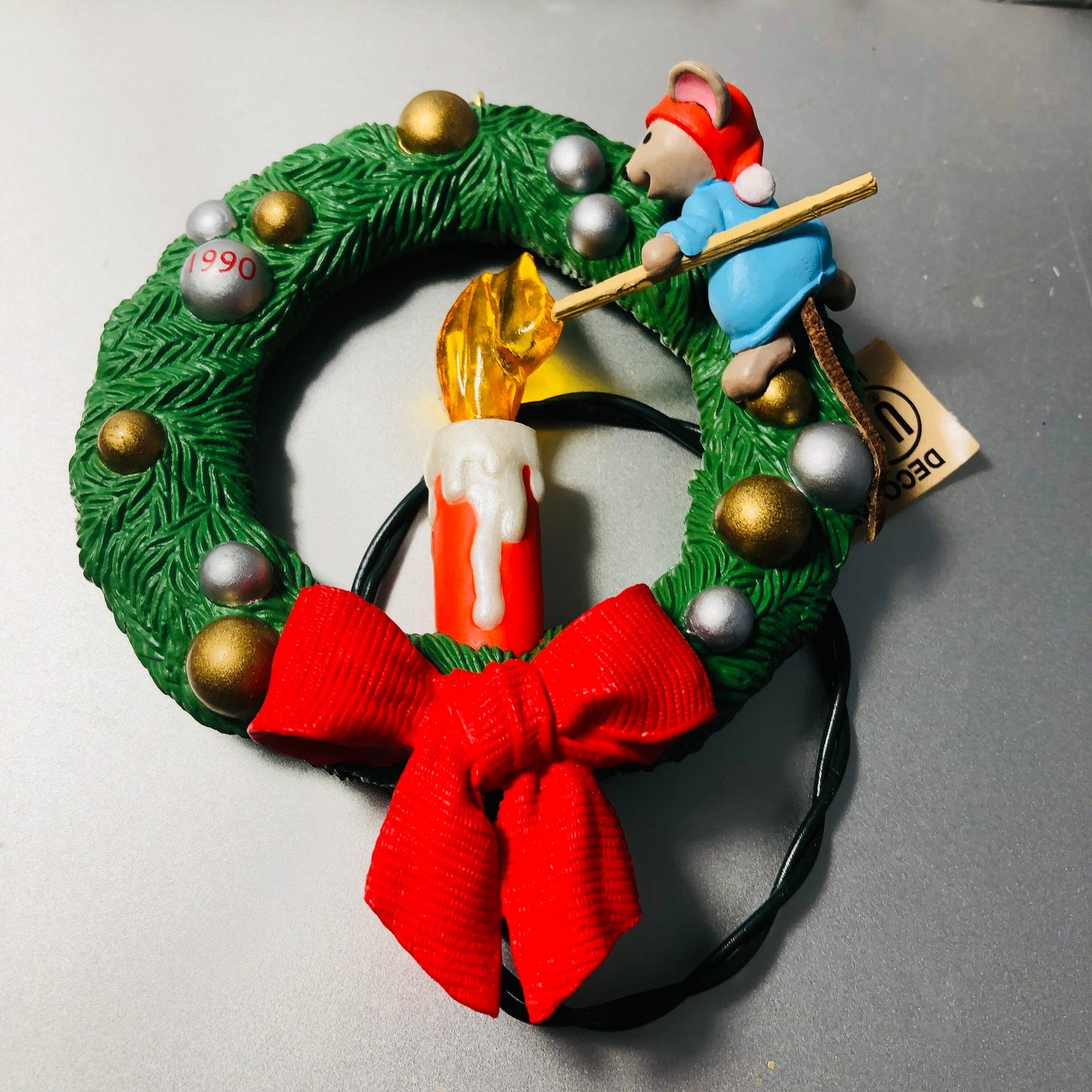 Hallmark, Chris Mouse Wreath, Vintage 1990, Keepsake Ornament, QLX729-6, Magic Light