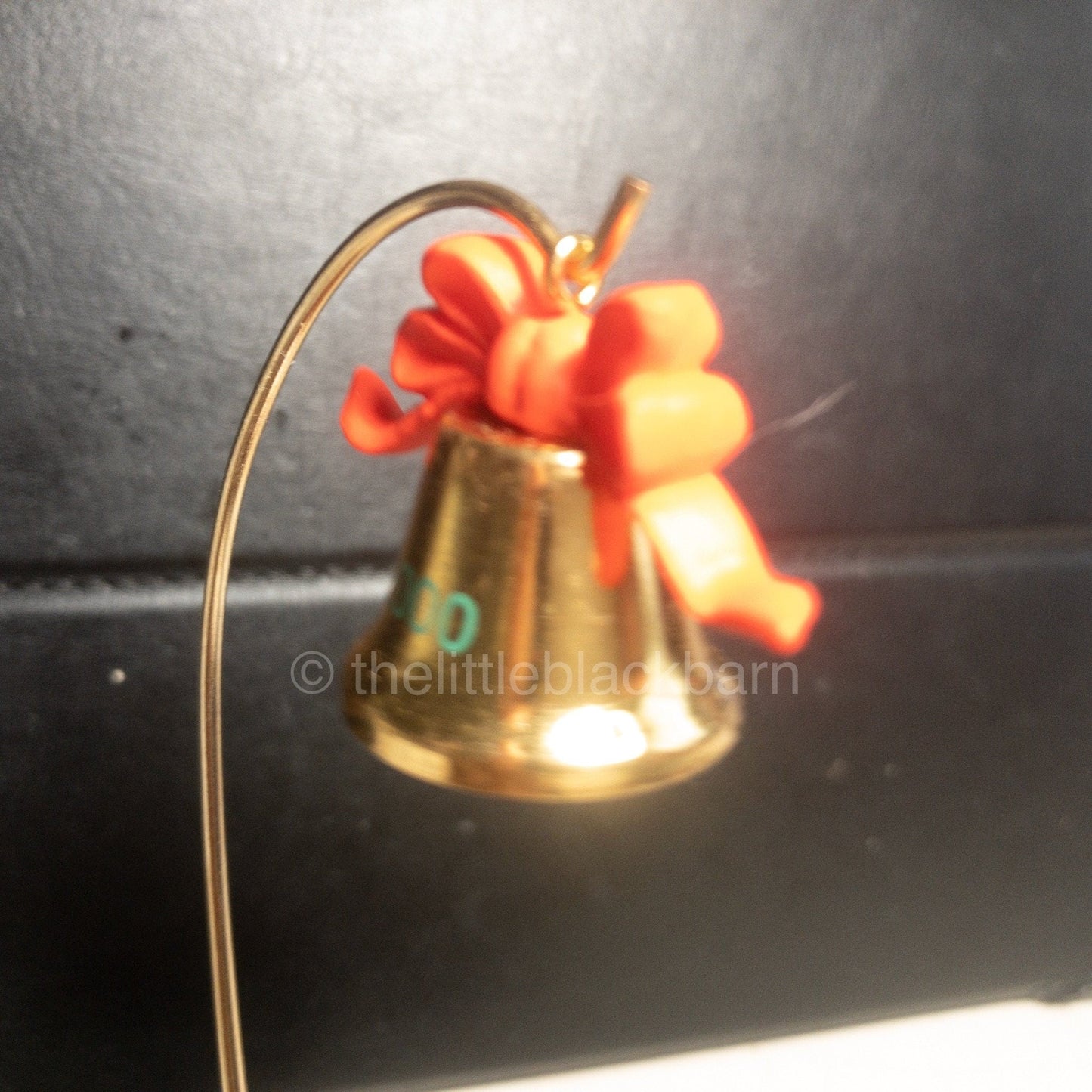 Hallmark, Golden Bell with Red Bow, Dated 2000, KOCC, Keepsake Ornament