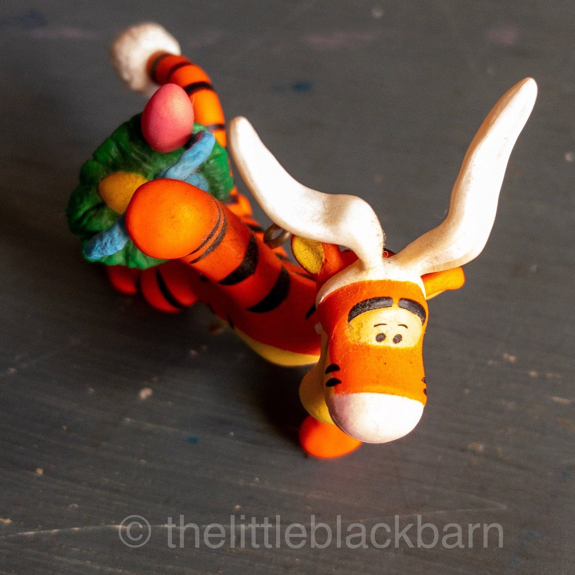 Hallmark, Tiggerific Easter Delivery, Dated 1999, Winnie the Pooh Easter Keepsake Ornament, QEO8359, NB