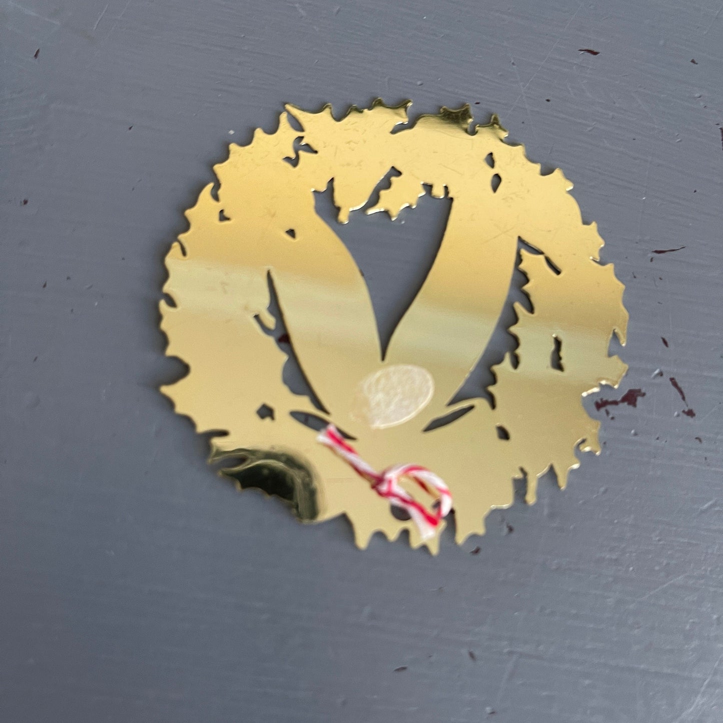 Happy Holidays Gold-Tone  Wreath With Red Apples and Yellow Pears Vintage Ornament