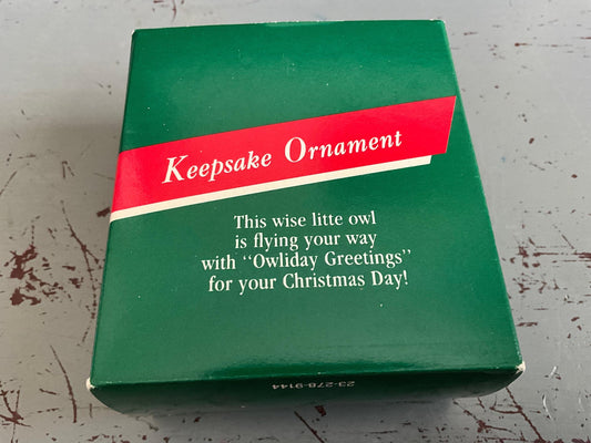 Hallmark Owliday Greetings 1989 Keepsake Ornament QX436-5