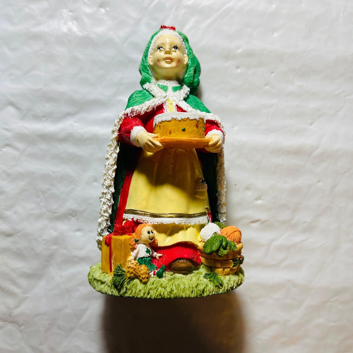 Mrs. Irish Fathers Christmas, IRELAND, Vintage 1999, Porcelain, Collectible Figurine