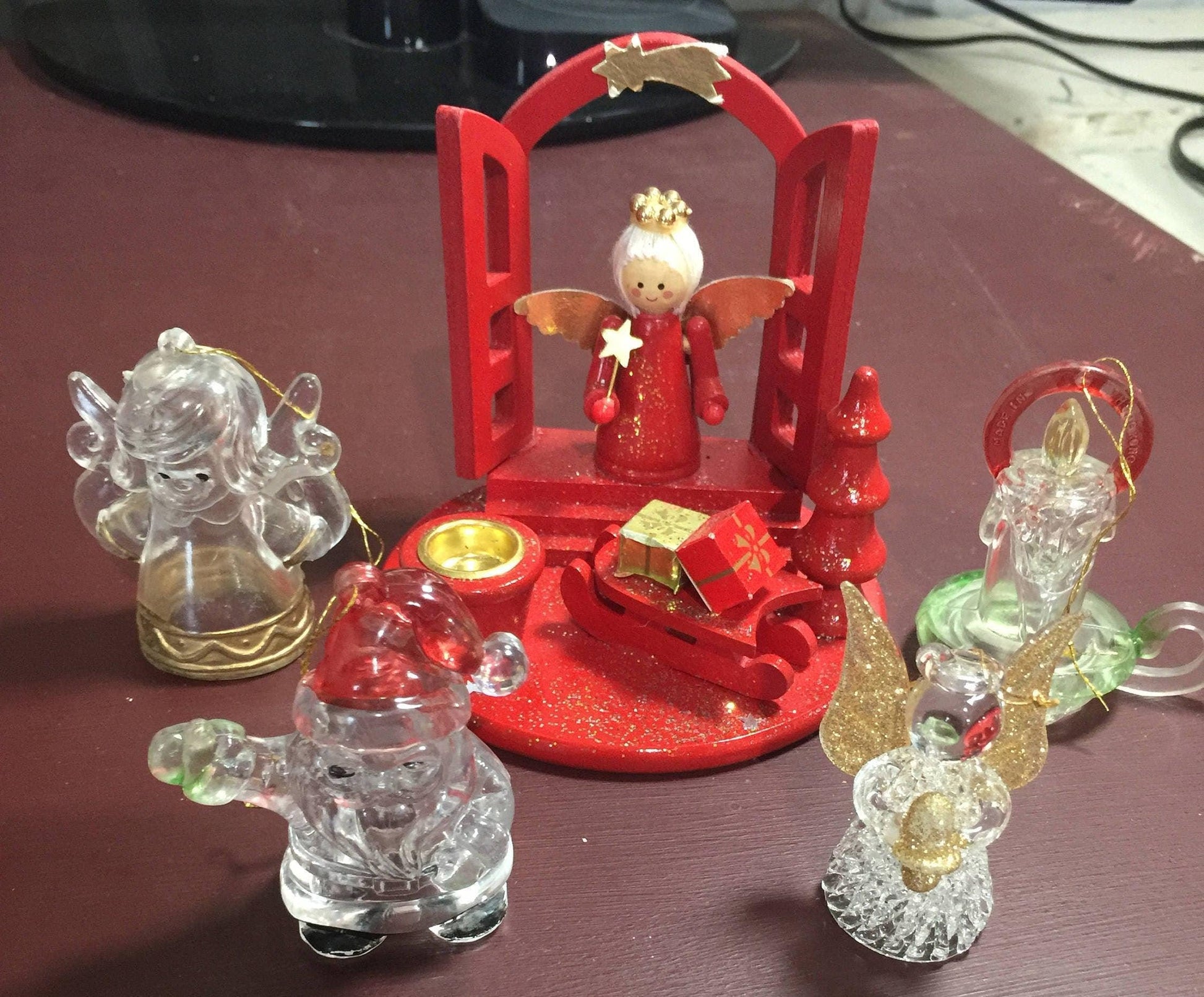 Make your own Christmas wreath embellishment/ornament set put these on a wreath to make a great decoration yourself!