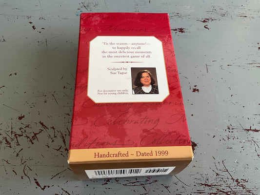 Hallmark Sundae Golfer 1999 Kepsake ornament. QX6617