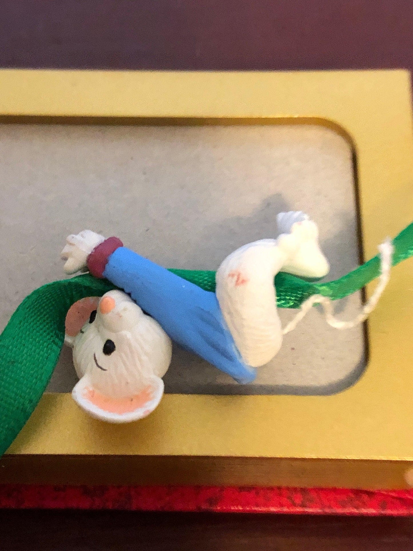 Hallmark Keepsake, Happy Holidays, Photo Holder, Dated 1995, Keepsake Ornament, QX6307