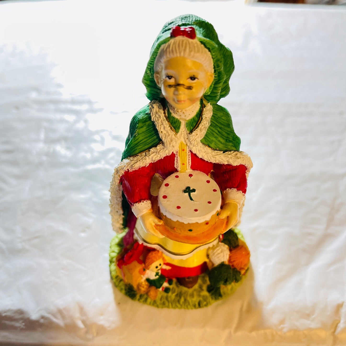 Mrs. Irish Fathers Christmas, IRELAND, Vintage 1999, Porcelain, Collectible Figurine