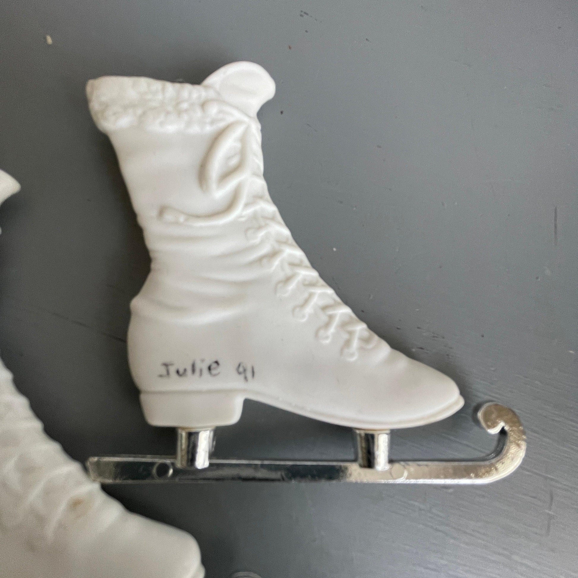 Department 56 Silver Skate Pair of Ice Skates #8217-1 Vintage 1991 Porcelain Ornaments