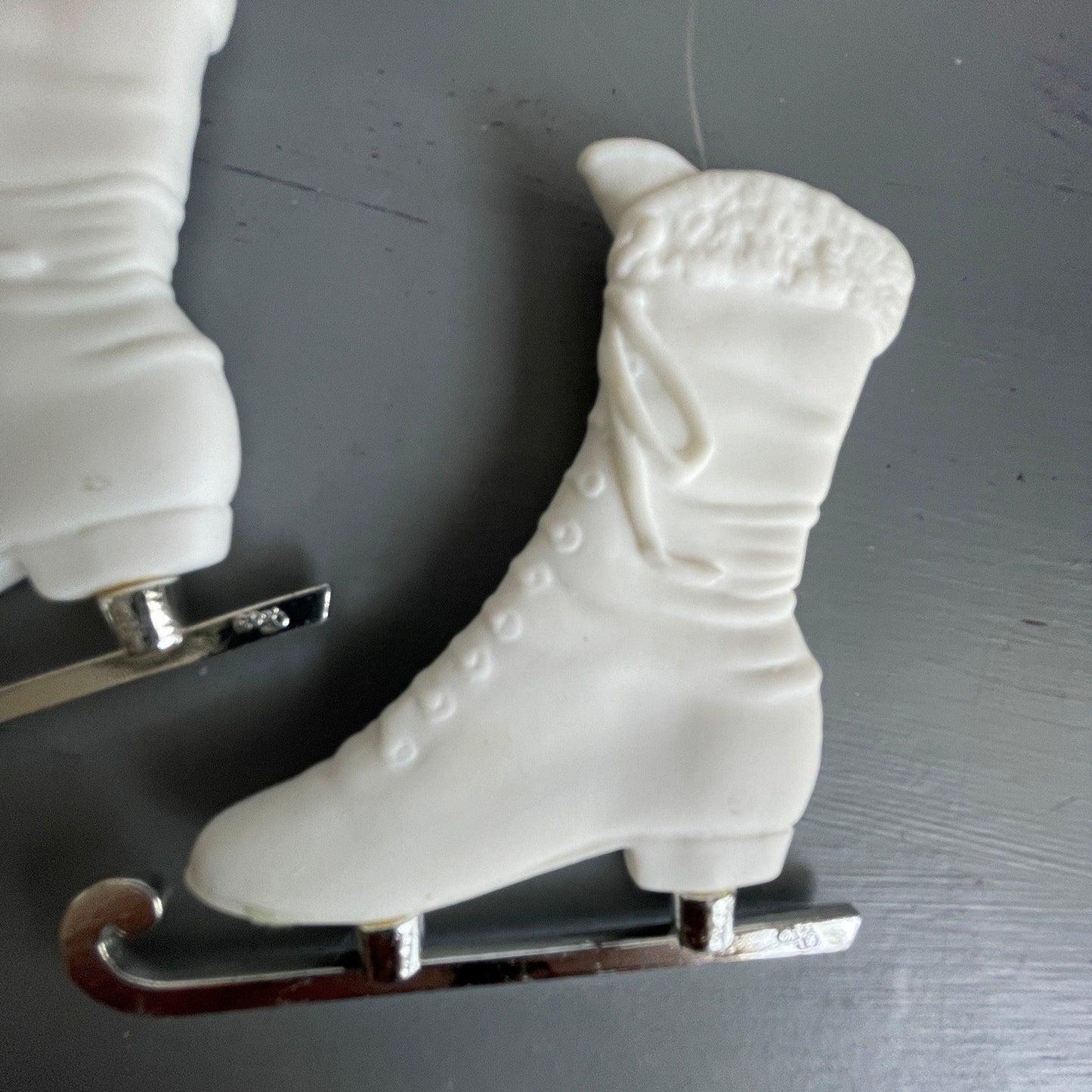 Department 56 Silver Skate Pair of Ice Skates #8217-1 Vintage 1991 Porcelain Ornaments