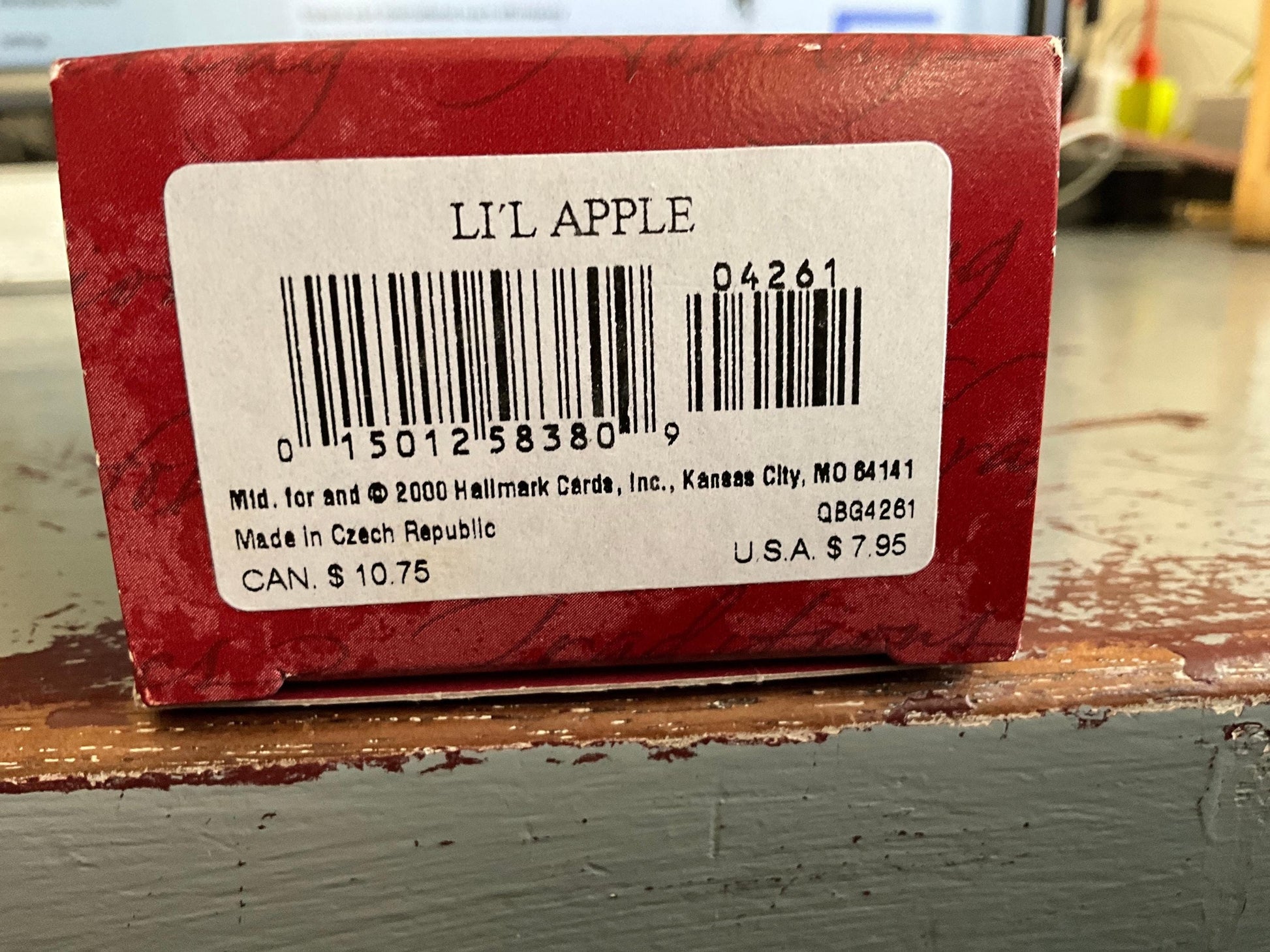 Hallmark Lil Apple Blown Glass 2000 Keepsake Ornament QBG4281