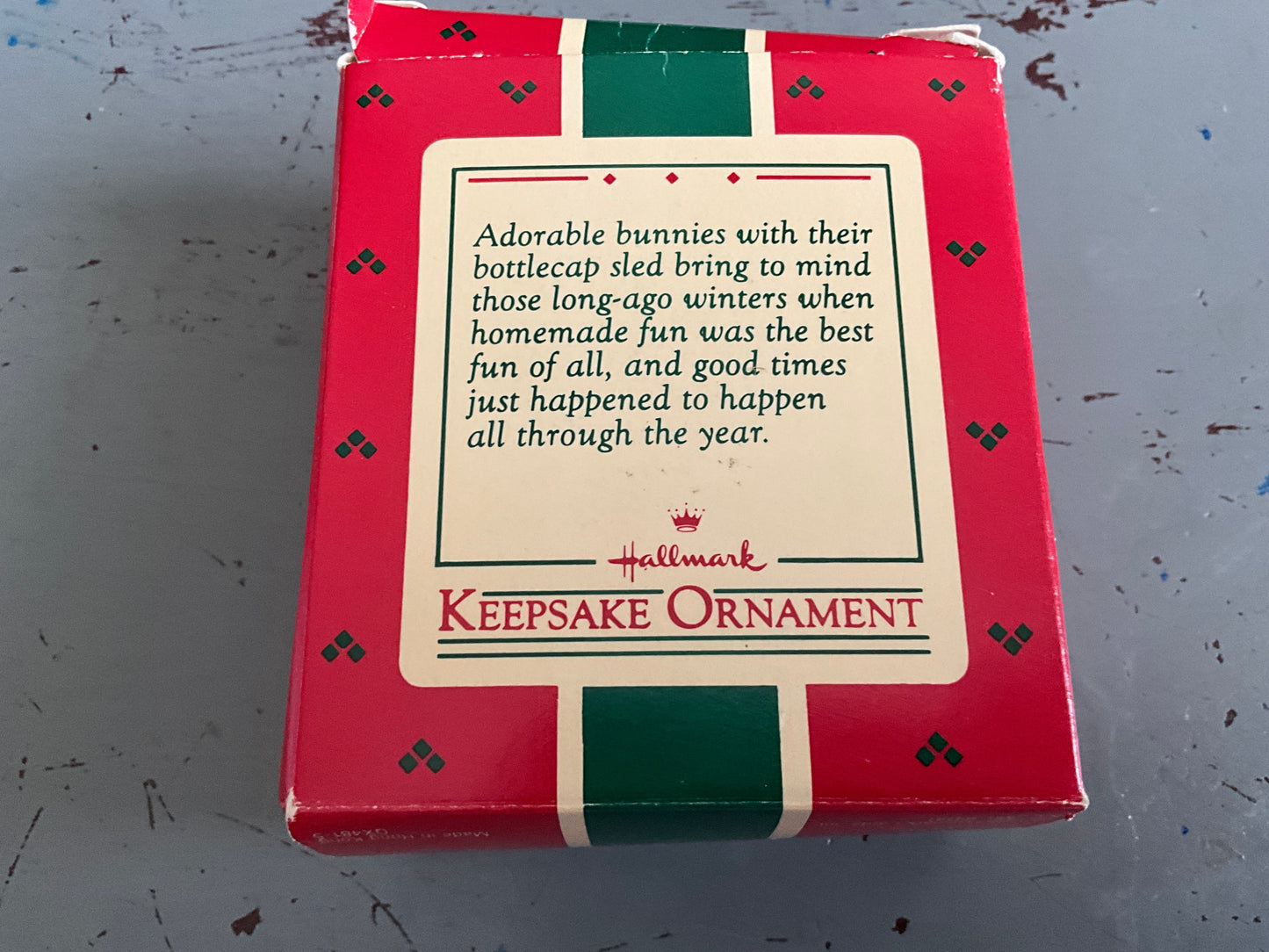 Hallmark Bottlecap Fun Bunnies 1985 Keepsake Ornament QX485-1