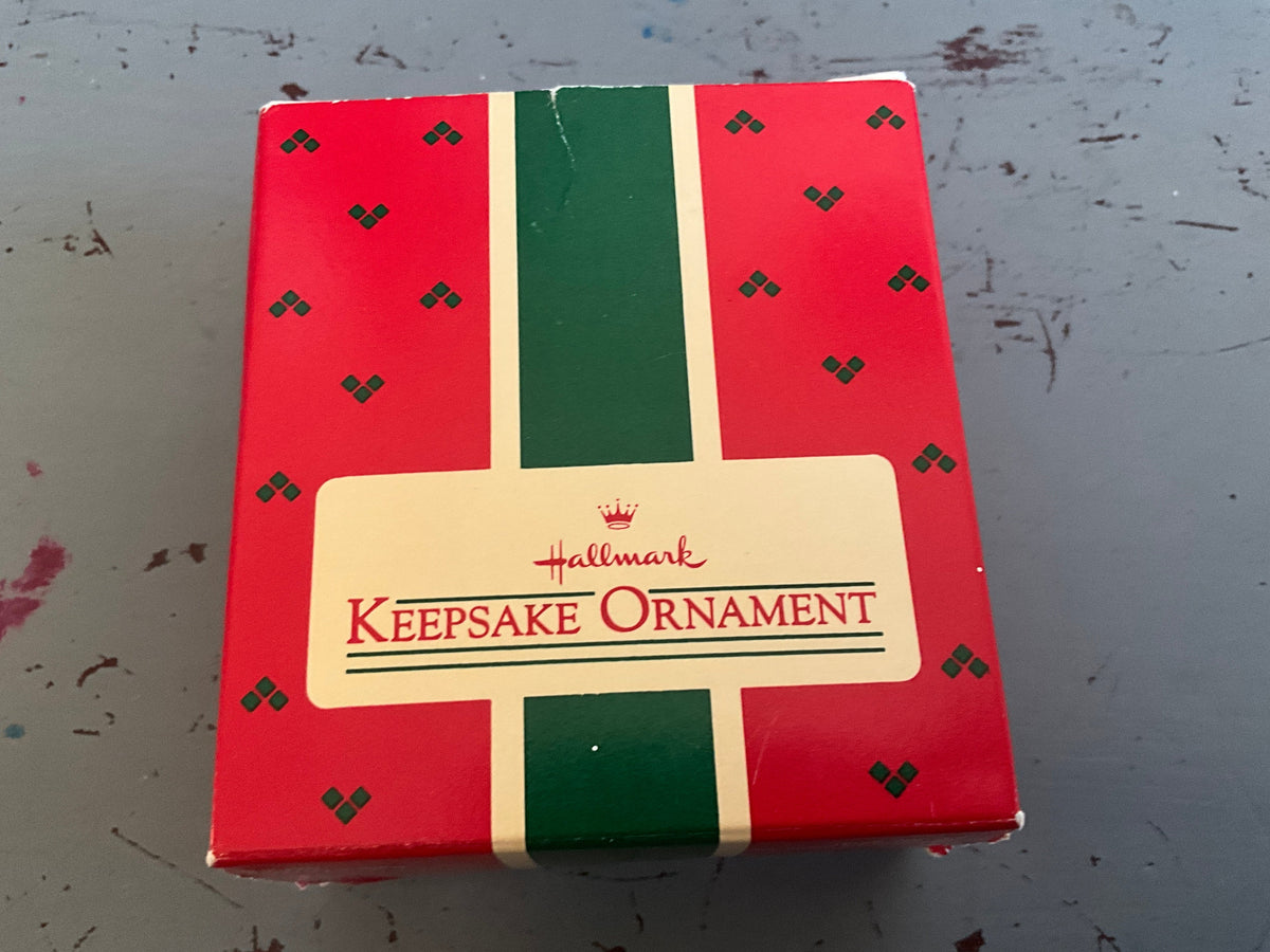 Hallmark 1987 Icy Treat Keepsake Ornament QX450-9