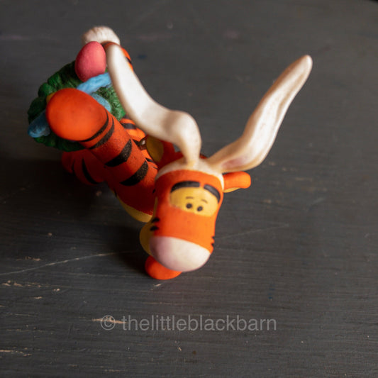 Hallmark, Tiggerific Easter Delivery, Dated 1999, Winnie the Pooh Easter Keepsake Ornament, QEO8359