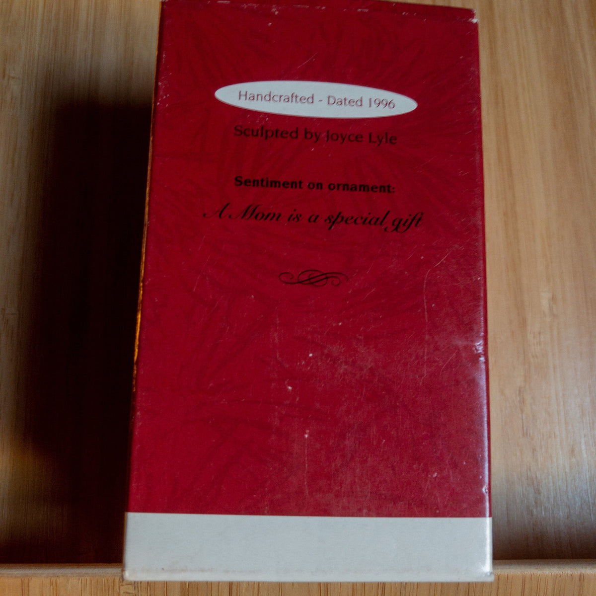 Hallmark, Mom, Dated 1996, Keepsake Ornament, A Mom is a Special Gift