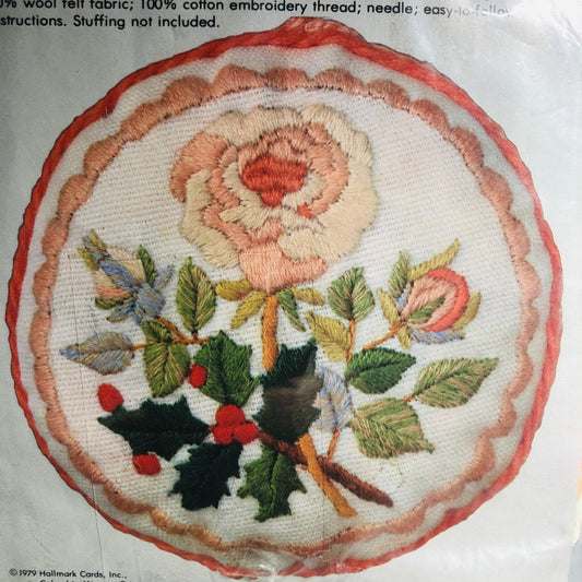Columbia-Minerva, Christmas Rose,Vintage 1979,  Crewel Christmas Ornament Kit, 4 Inch Diameter