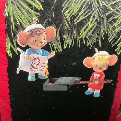 Hallmark, Popping Good Time, Set of 2, Dated 1993, Keepsake Ornaments, Hang Togethers